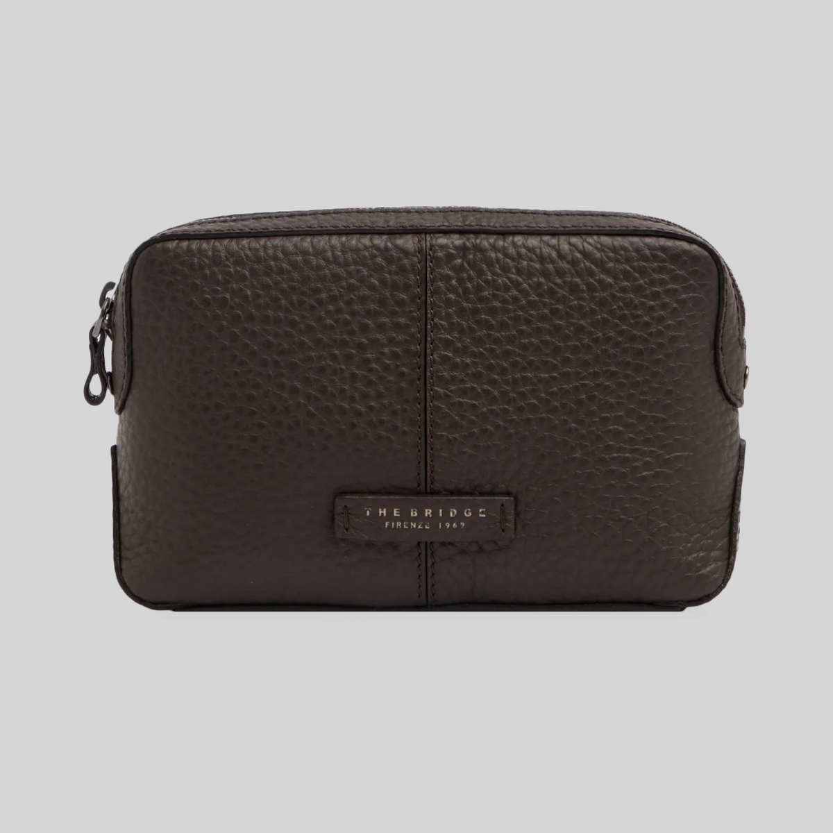 Pochette da polso LIBUTTI The Bridge in pelle marrone martellata con chiusura a zip e logo frontale
