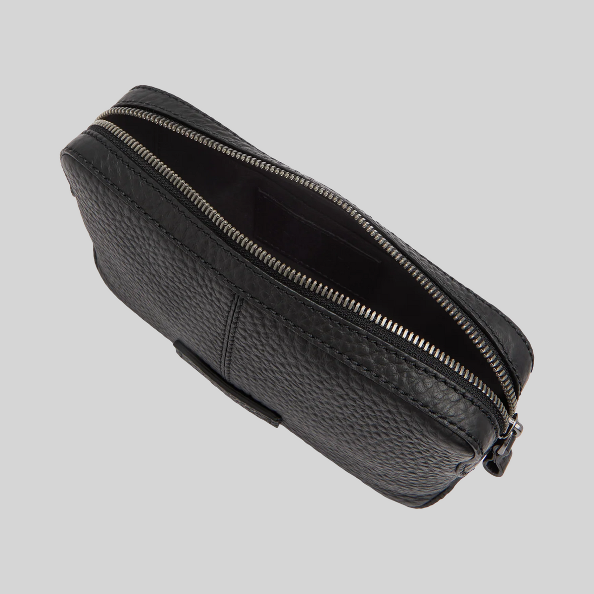 Pochette da polso LIBUTTI in pelle nera martellata con chiusura a zip, design compatto ed elegante