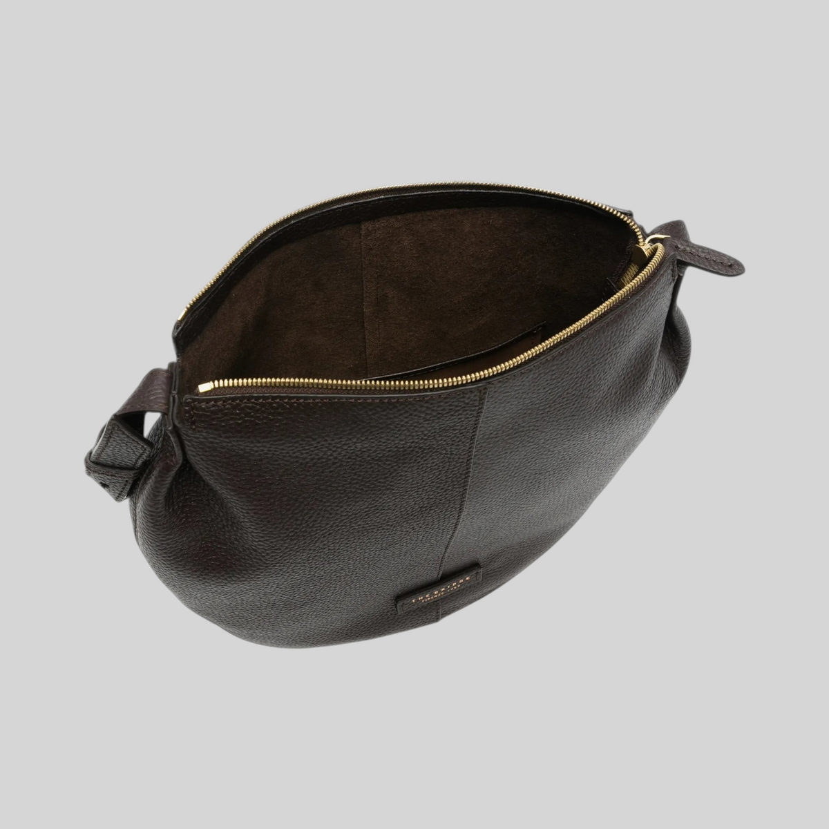 Borsa hobo LIBUTTI in pelle marrone scuro con chiusura a zip dorata e interno spazioso, vista dall'alto.
