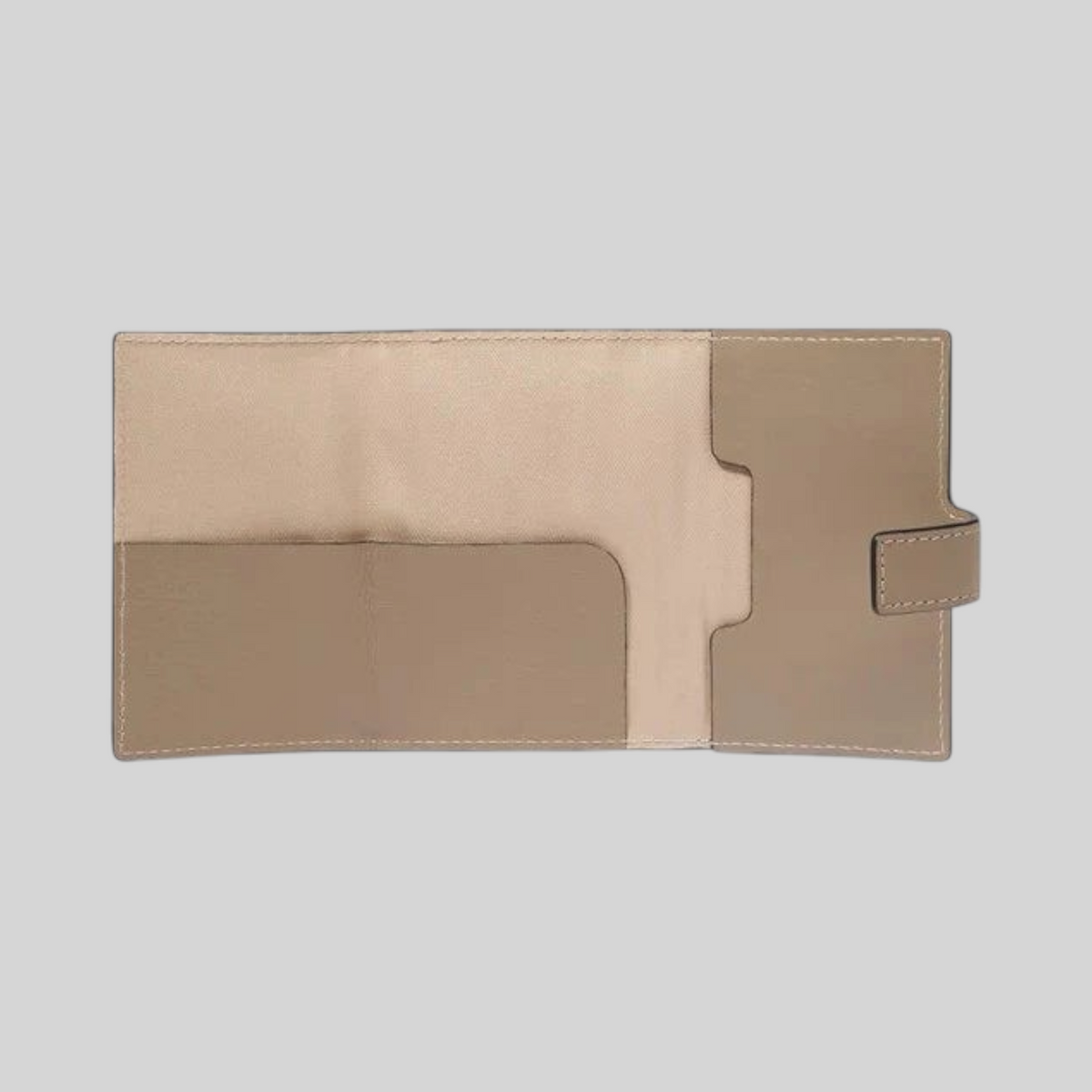 Portacarte LIBUTTI in pelle color tortora con design minimalista, scomparti interni e chiusura a linguetta