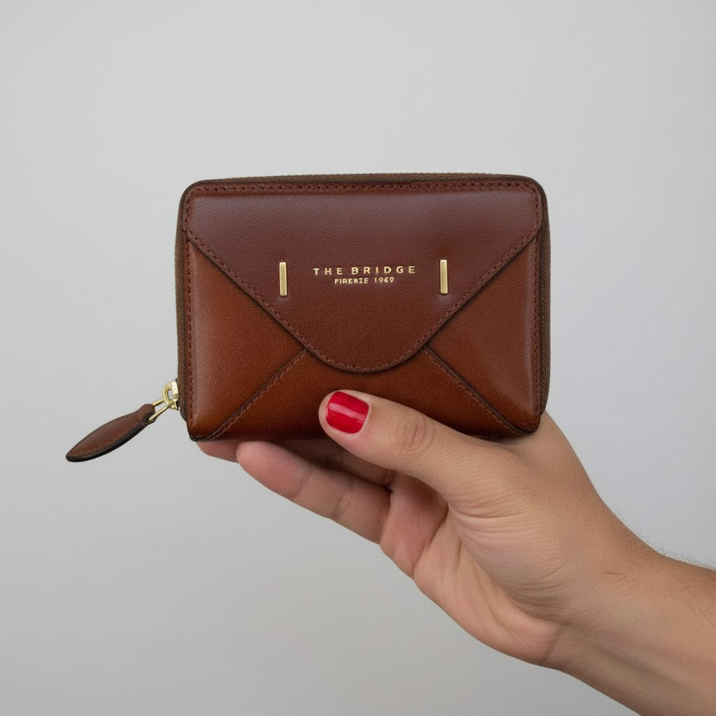 Portafoglio LIBUTTI The Bridge in pelle marrone con chiusura zip e tasca esterna, design elegante Made in Italy.