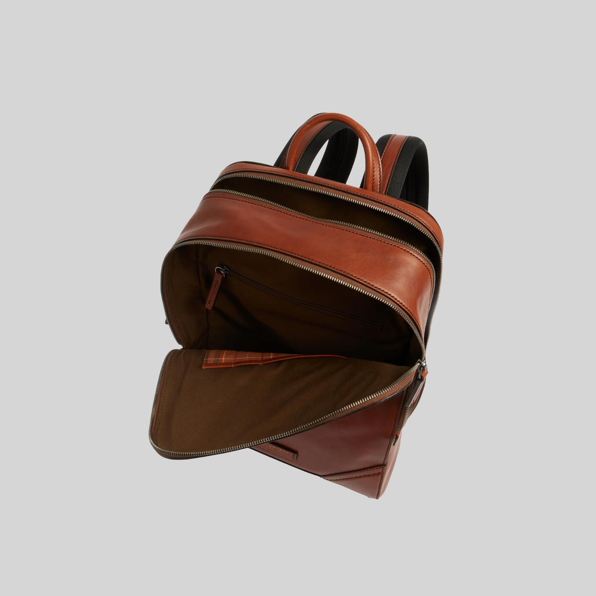 Zaino LIBUTTI in pelle marrone con doppia zip, scomparto porta pc e interno foderato, design elegante e funzionale.