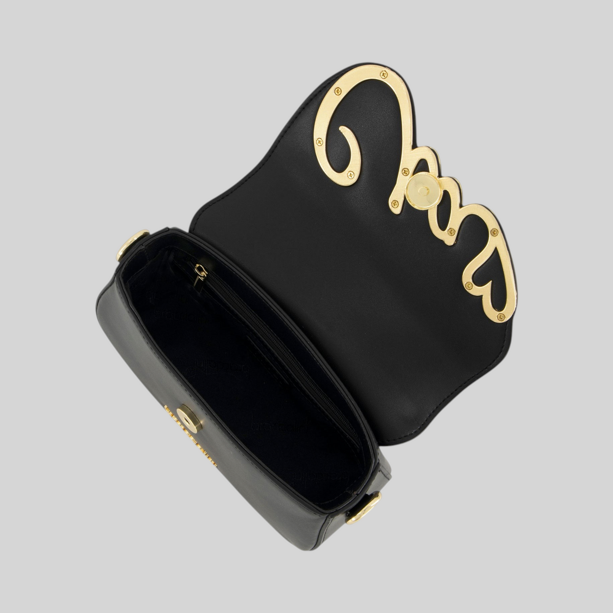 Mini borsa LIBUTTI Braccialini Ciao in pelle nera con patta decorata da scritta metallica dorata e interno foderato