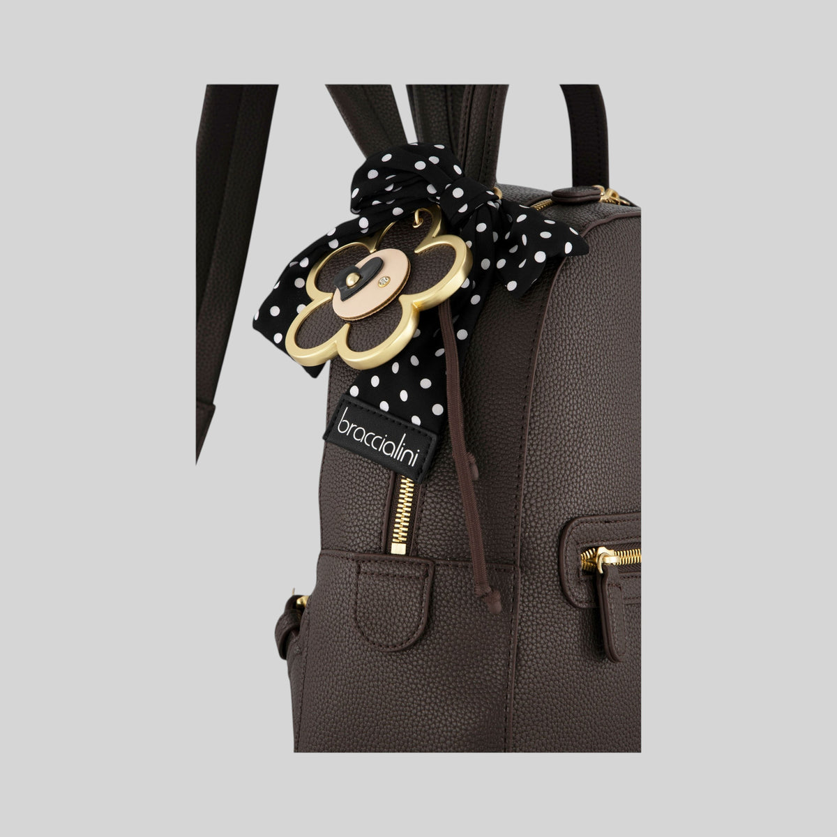 Zaino Beth LIBUTTI marrone in ecopelle con ciondolo a forma di fiore dorato e foulard a pois bianco e nero