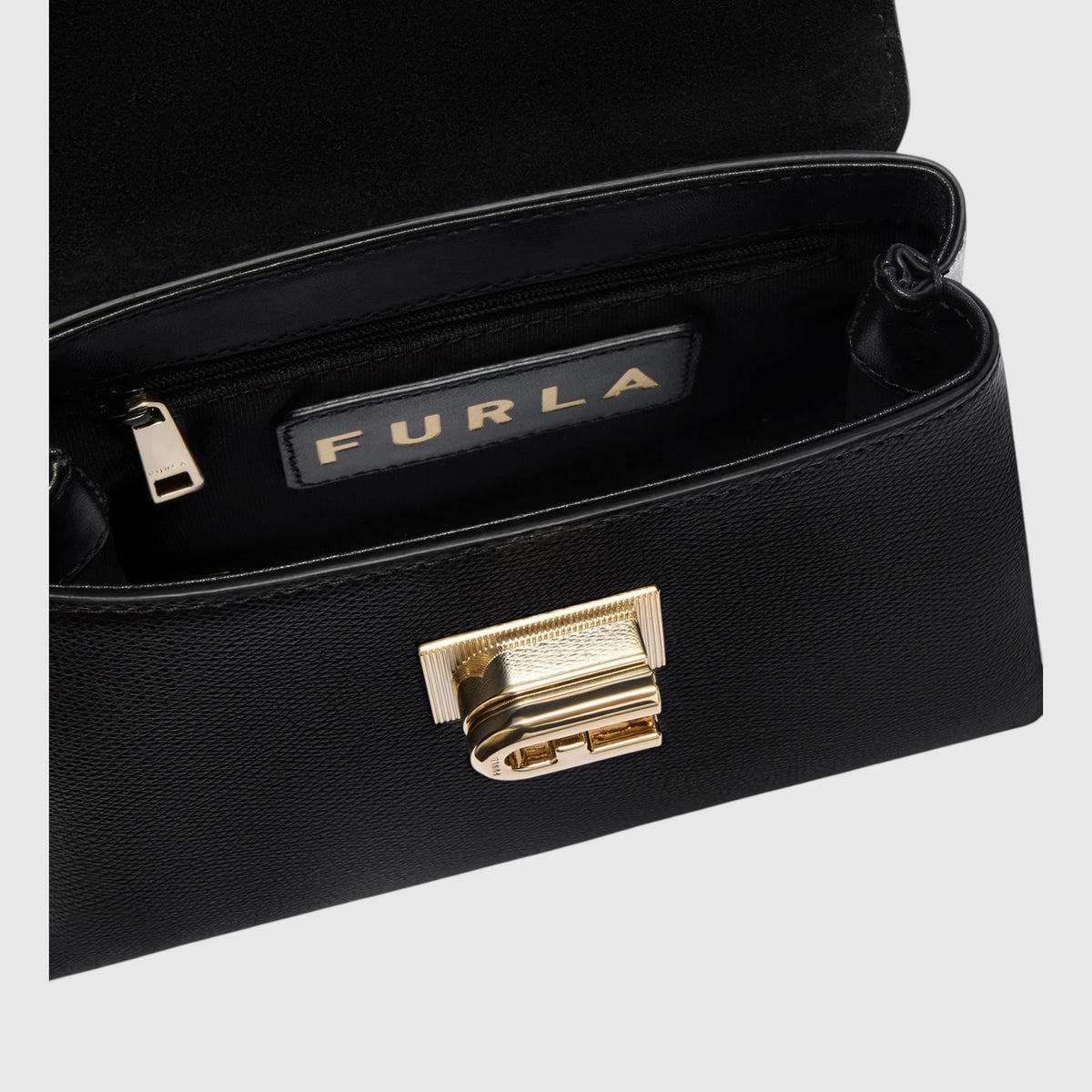 Dettaglio interno della mini borsa LIBUTTI Furla 1927 in pelle nera granata con chiusura a girello color oro