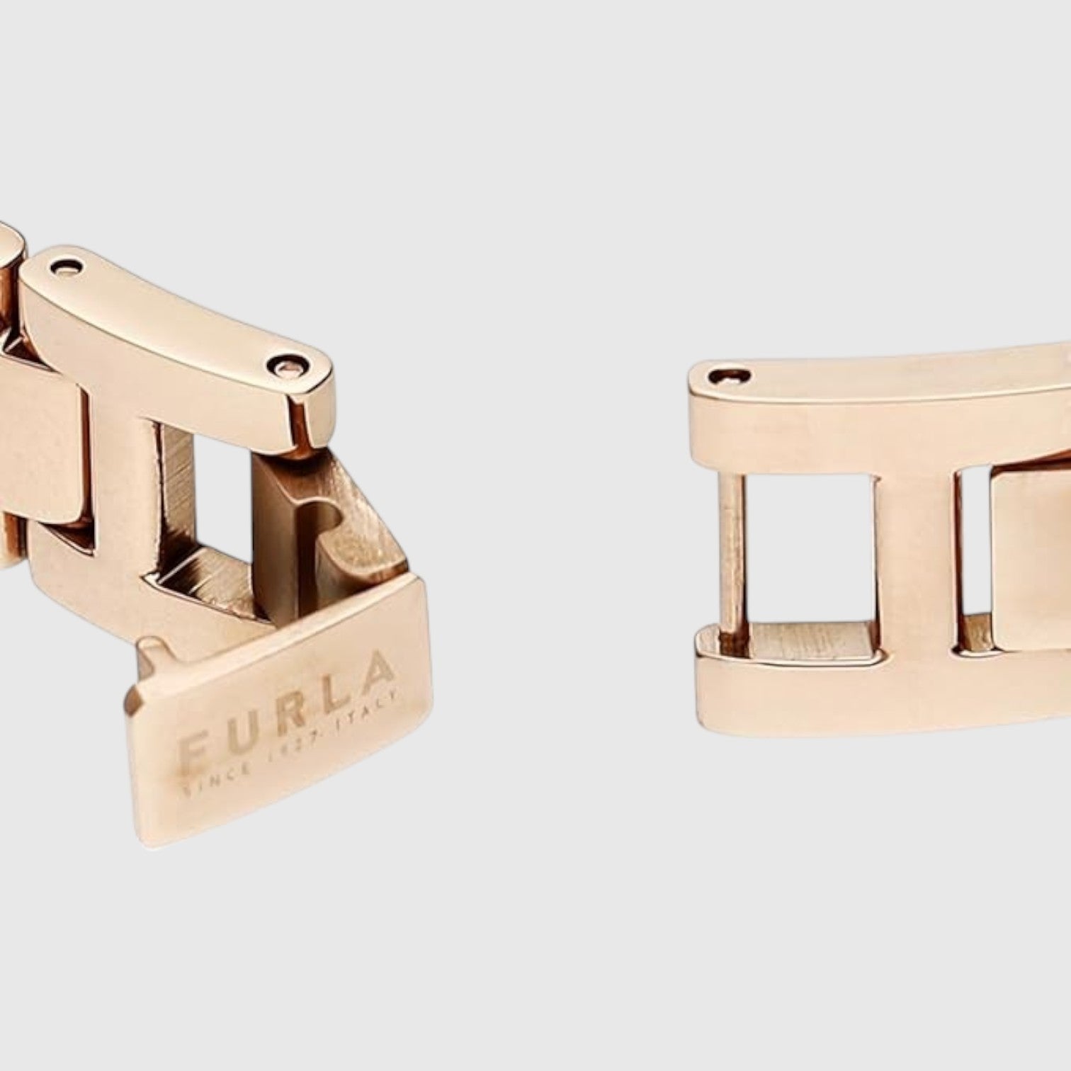Dettaglio della chiusura a farfalla del bracciale in acciaio color oro rosso dell'orologio LIBUTTI Furla