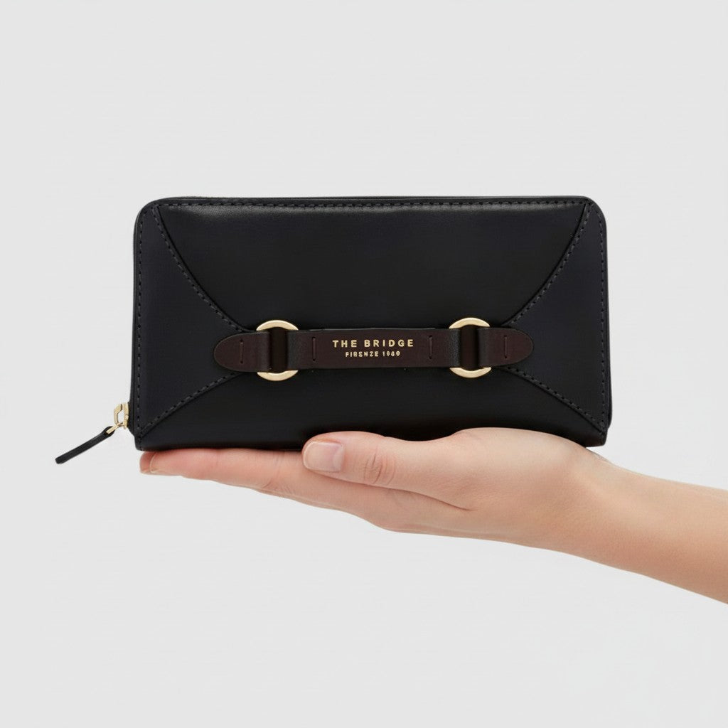 Portafoglio donna LIBUTTI The Bridge in pelle nera con chiusura a zip, dettagli ad anelli e logo stampato a fuoco